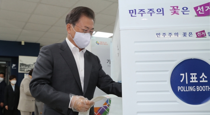 Moon casts early vote for next week's general elections