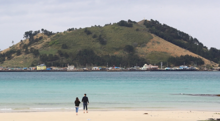 Health authorities on edge as tourist bookings to Jeju surge