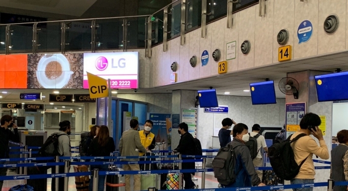 Hundreds of South Koreans arrive home from Uzbekistan on special flight