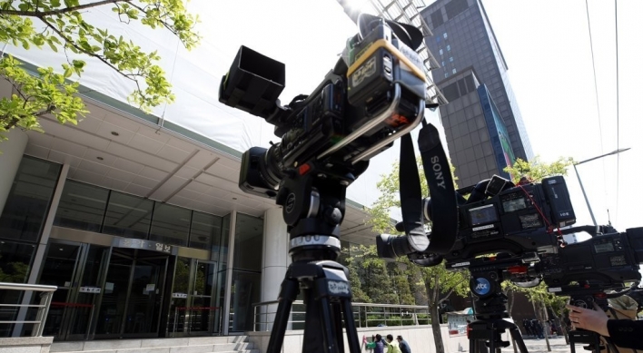 Prosecution attempts to search TV newsroom in probe into reporter's blackmail case