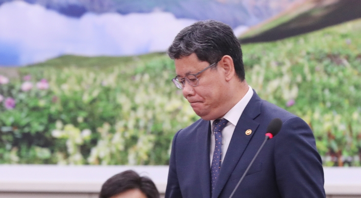 Unification minister visits Panmunjom just days after DMZ gunfire