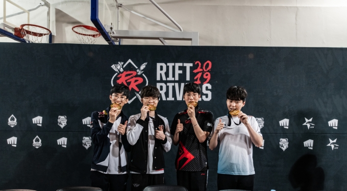 LCK and LPL top teams to clash online later this month