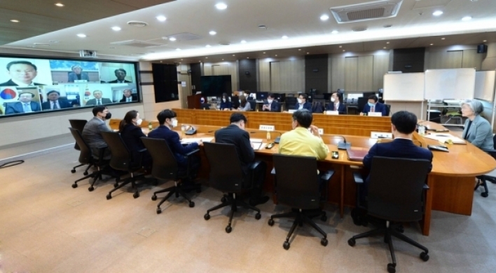 FM Kang discusses biz support with mission chiefs in Middle East amid virus outbreak