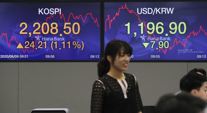 Seoul stocks open higher on large cap gains