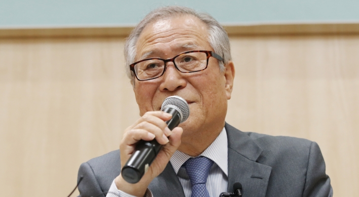 Ex-minister says inter-Korean communication lines not completely cut