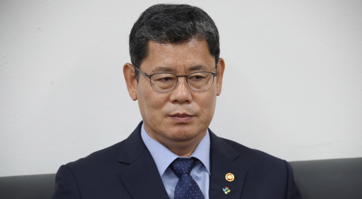 Unification minister offers to resign over worsened inter-Korean relations