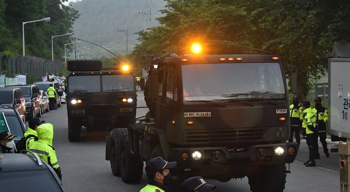 USFK takes old THAAD equipment out of Seongju base after replacement