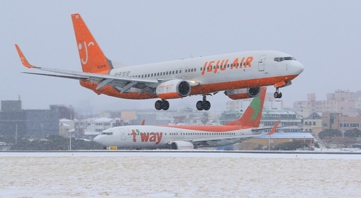 Questions grow about Jeju Air's bid to take over Eastar Jet