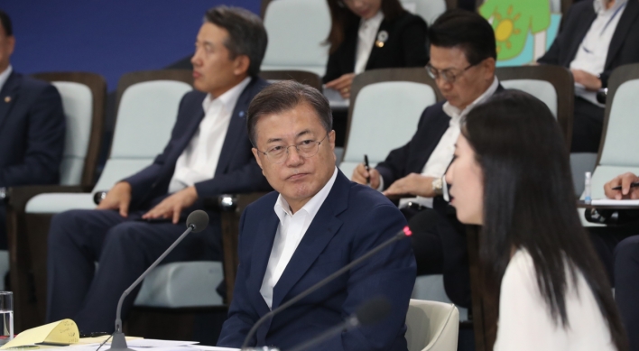 Moon's approval rating dips to 4-month low on real estate, N. Korea policies