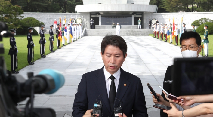 New unification minister renews willingness to work with N. Korea to tackle coronavirus