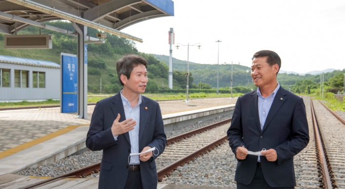 Unification minister vows to seek ways to resume Mt. Kumgang tour