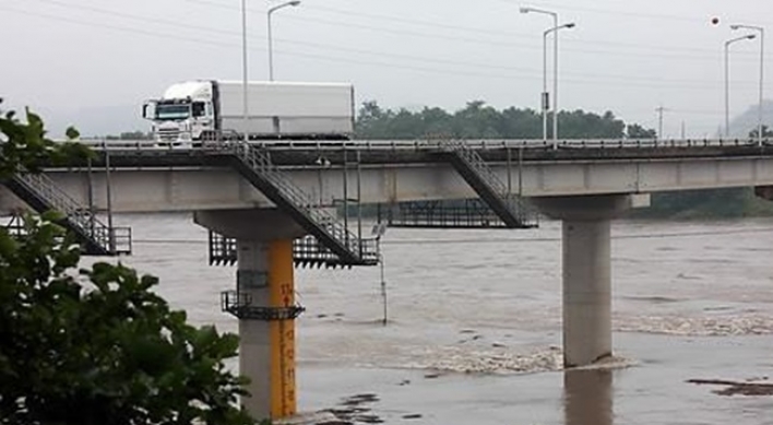 N. Korea releases border dam water without prior notice: sources