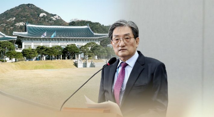 Moon's chief of staff, five senior aides offer to resign