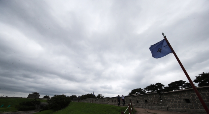 Heat wave to return as typhoon passes without severe damage