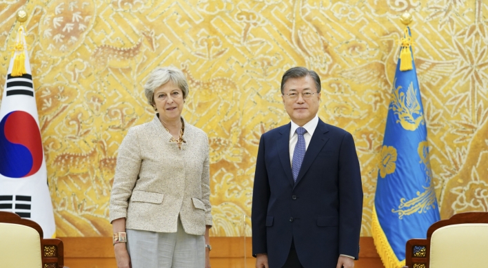 Moon meets ex-British prime minister, voices hope for closer Seoul-London ties