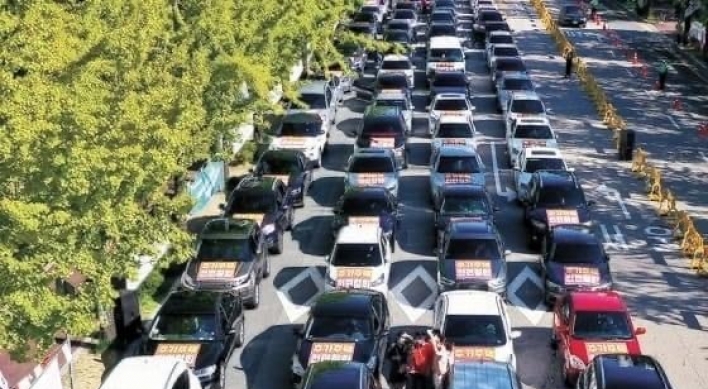 Police to ban drive-in rallies of 9 cars or fewer on weekend