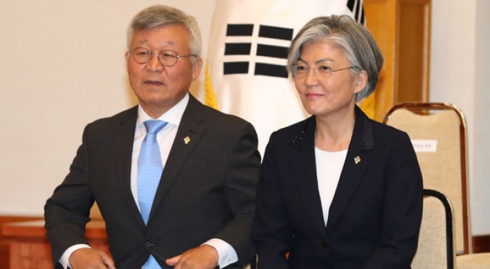 FM Kang's spouse makes personal trip to US despite travel advisory