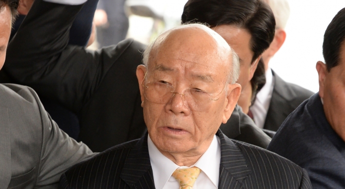 Prosecutors seek 18-month prison term for ex-President Chun in libel trial