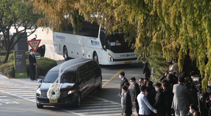 Remembered as superb biz mogul, Samsung chief Lee Kun-hee laid to rest