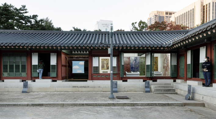 Palace architectures harmonized with artworks at Deoksugung palace