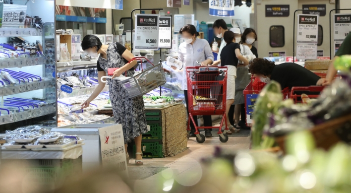 Loans to accommodation, food services sectors jump amid resurgence of virus