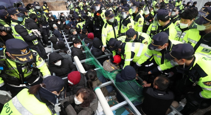 Protesters deter shipments of construction materials onto THAAD base in Seongju