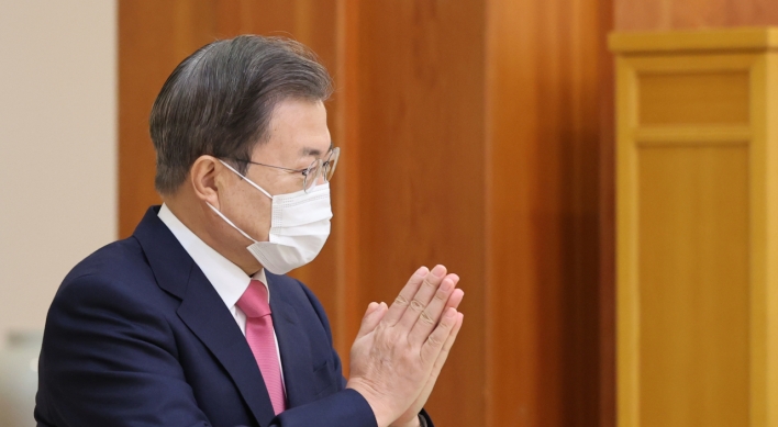 Moon says sorry to college entrance examinees over virus concerns