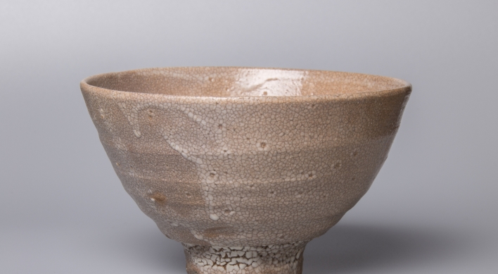 Jeongho tea bowls carry spirit of Joseon era