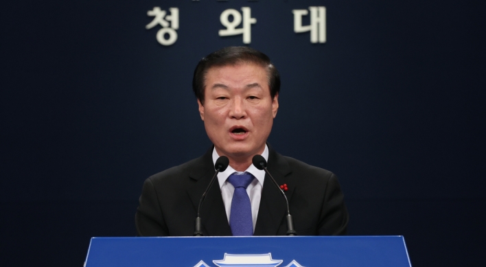Blue House officiates 2-month suspension for top prosecutor, Justice Minister seeks to resign