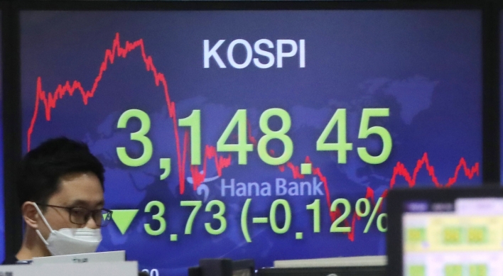 Seoul stocks slip on institutional profit-taking