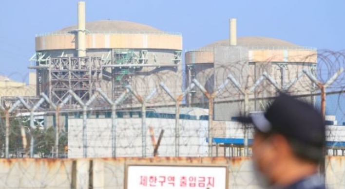 Arrest warrant sought for ex-industry minister over reactor shutdown controversy