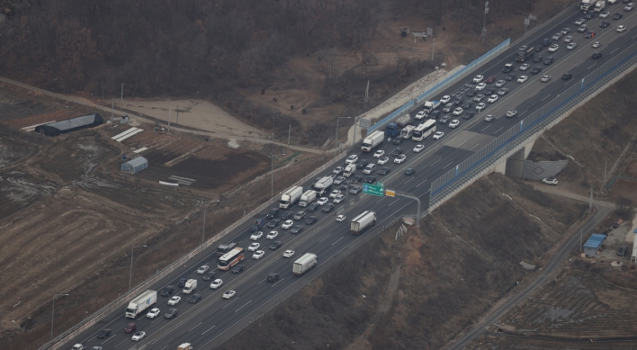 Road traffic slows over Lunar New Year migration despite COVID-19