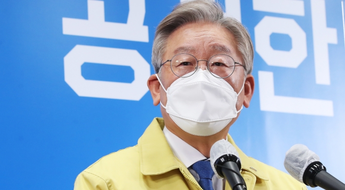 Gyeonggi chief Lee widens lead in presidential hopefuls' poll