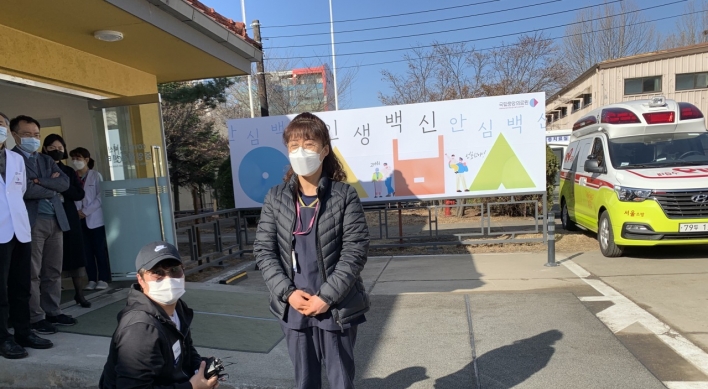 [From the scene] ‘I feel safer’: Vaccinations begin for Korea’s front-line workers