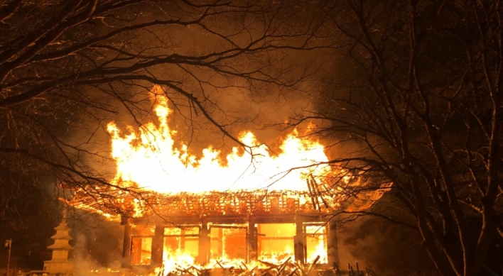 Fire engulfs old Buddhist temple in southwestern region