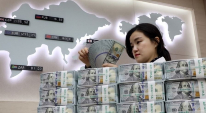 [News Focus] Weak Korean currency adds uncertainty over economy