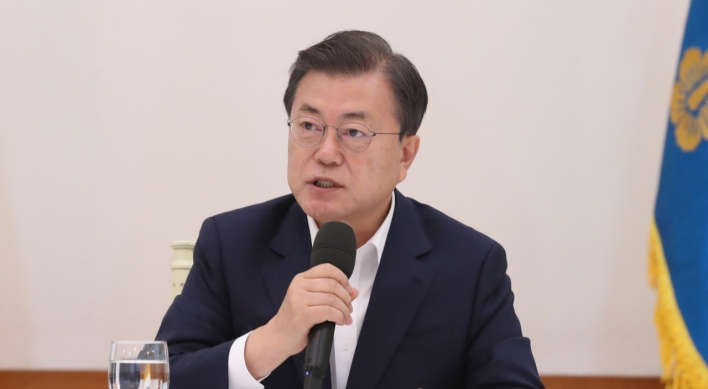 Moon's approval rating falls to five-week low amid LH land speculation scandal