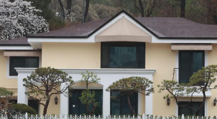 Prosecutors seize ex-President Park's house over unpaid fines