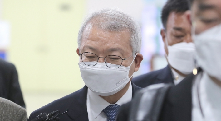 Ex-top justice claims innocence in trial over alleged judiciary power abuse