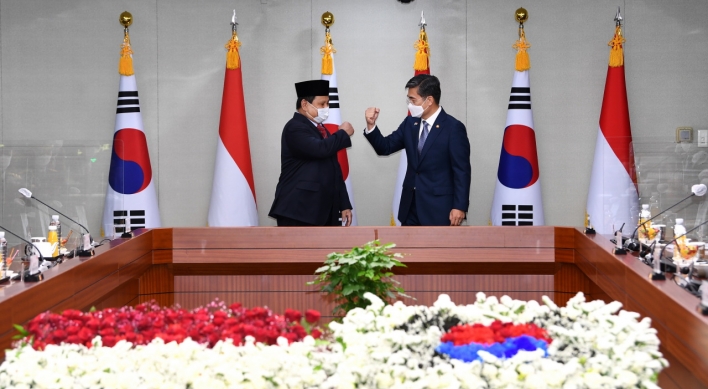 Defense chiefs of S. Korea, Indonesia affirm fighter deal cooperation