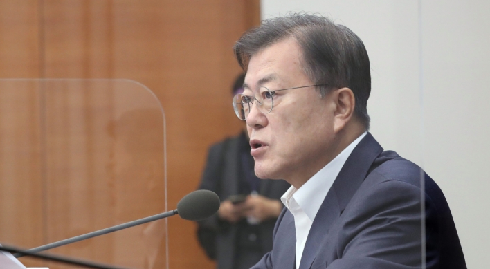 Moon calls LG-SK deal on EV battery trade fortunate, meaningful