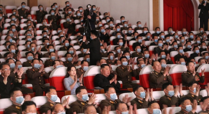 NK leader, his wife attend art performance by army families