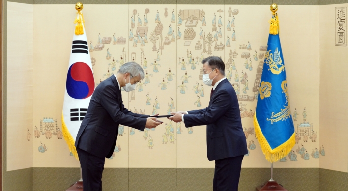 Moon presents new Supreme Court justice with letter of appointment