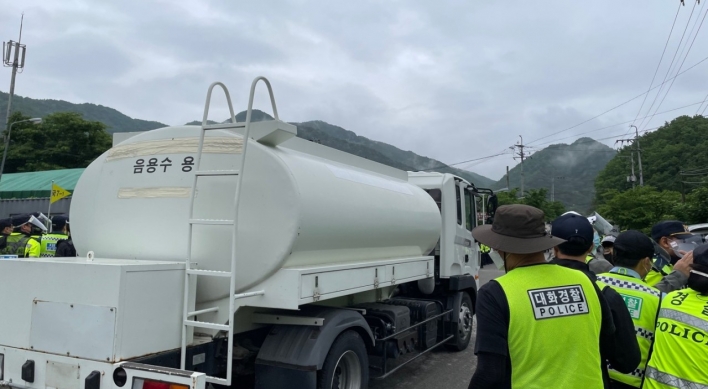 Military brings construction materials, daily necessaries onto THAAD base