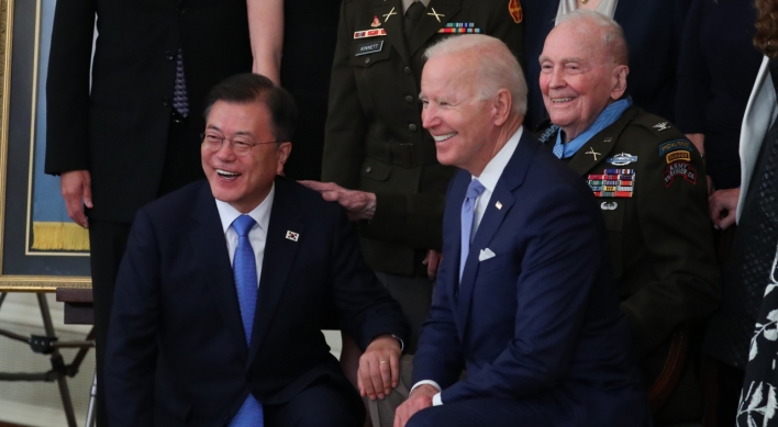 Biden goes maskless in meeting with Moon