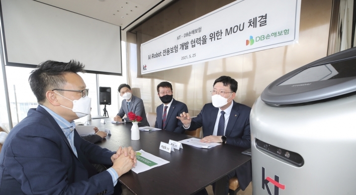KT to develop insurance programs for service robots