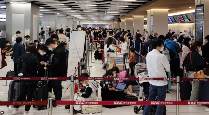 Jeju flooded with locals avoiding overseas travel amid COVID-19