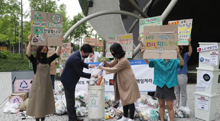 Activists call for reducing non-recyclable cosmetic containers