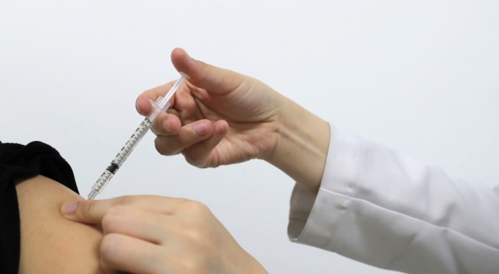 Financial workers, employers agree on paid vaccination leave