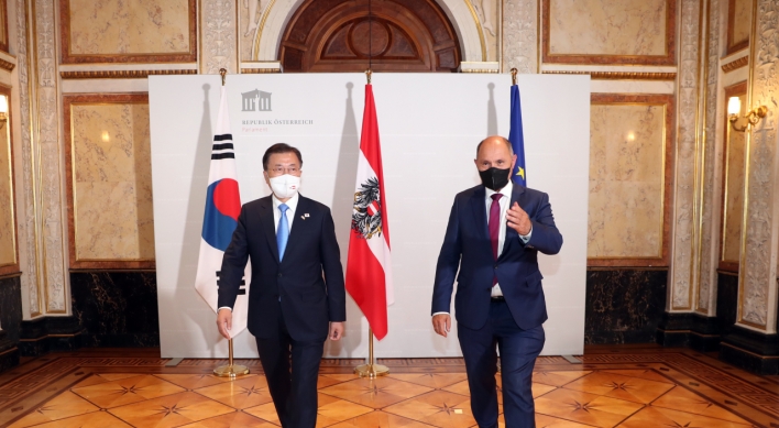 Moon hopes for closer parliamentary ties between S. Korea, Austria